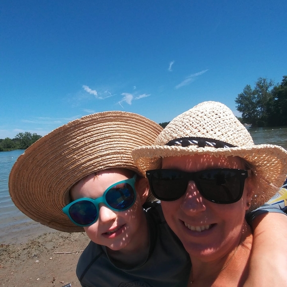 Meet your Posher, Vanessa - Picture 1 of 1